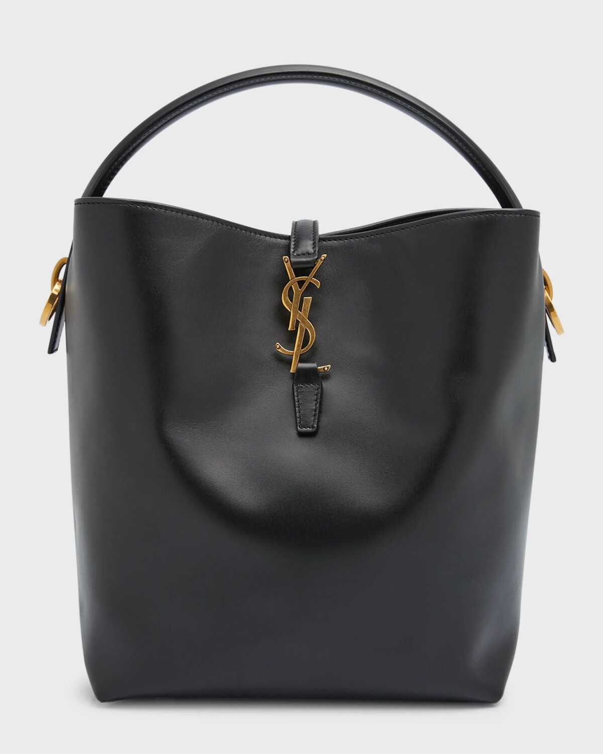 Сумка-мешок Le 37 YSL из гладкой кожи Saint Laurent, цвет Black 
Сумка-мешок Le 37 YSL из гладкой кожи Saint Laurent, цвет Black