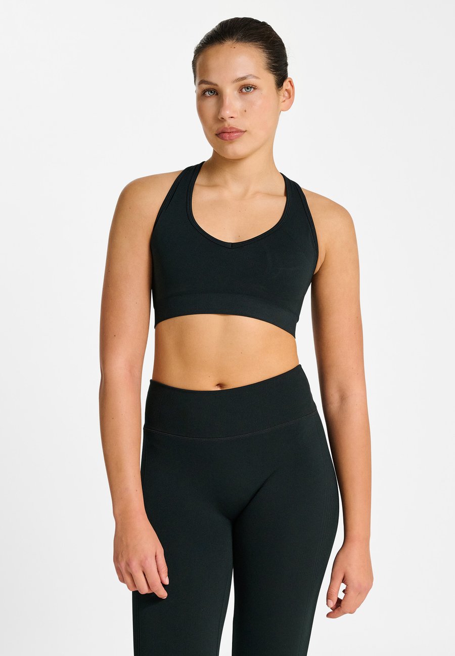 Бюстгальтер Hummel HIIT SEAMLESS V SHAPE PADDED, Black
Бюстгальтер Hummel HIIT SEAMLESS V SHAPE PADDED, Black