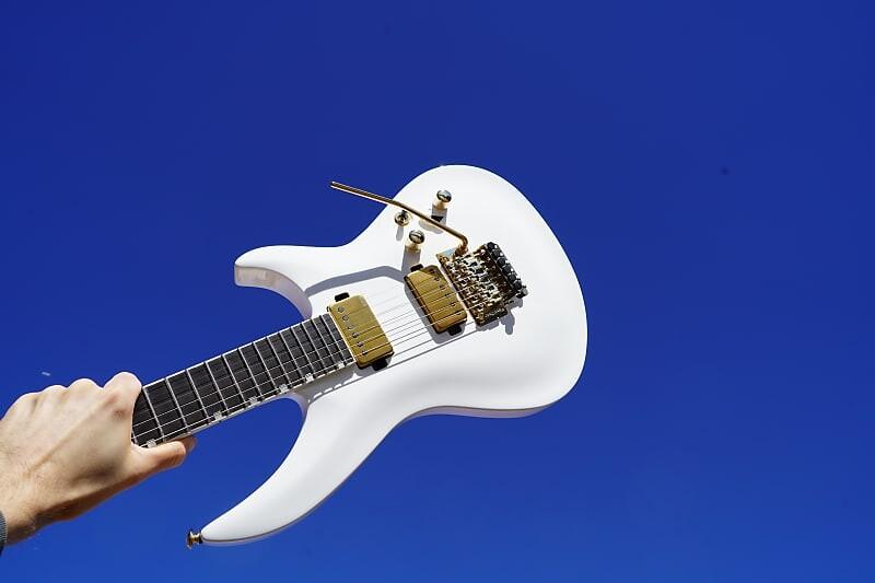 Электрогитара ESP LTD H3-1000FR - Snow White 6-String Electric Guitar
Электрогитара ESP LTD H3-1000FR - Snow White 6-String Electric Guitar