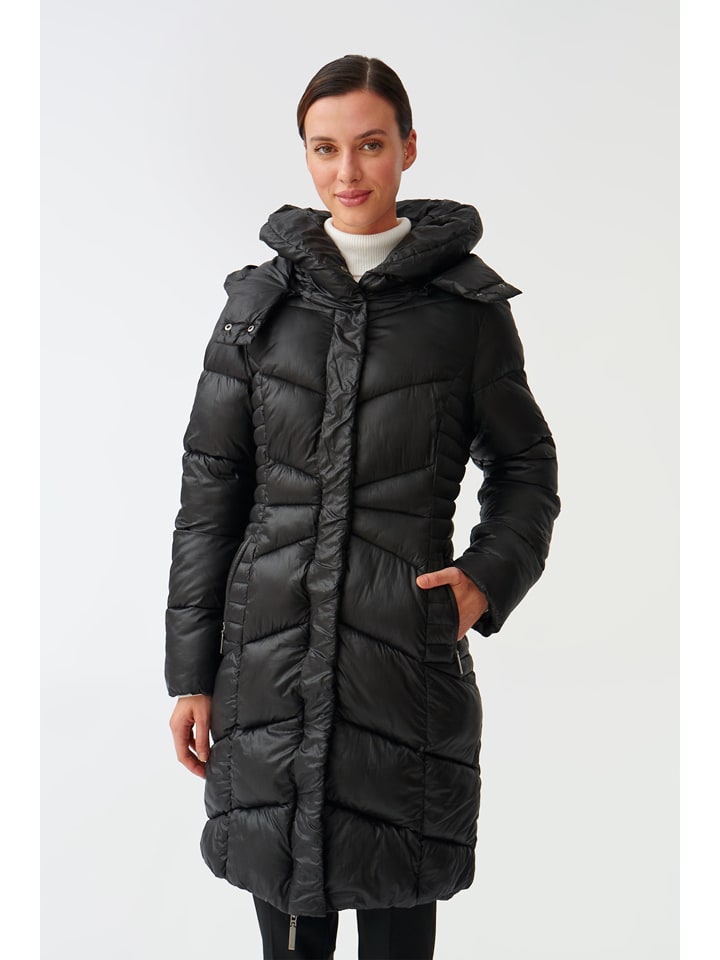 TATUUM Стеганое пальто черного цвета
TATUUM Стеганое пальто черного цвета