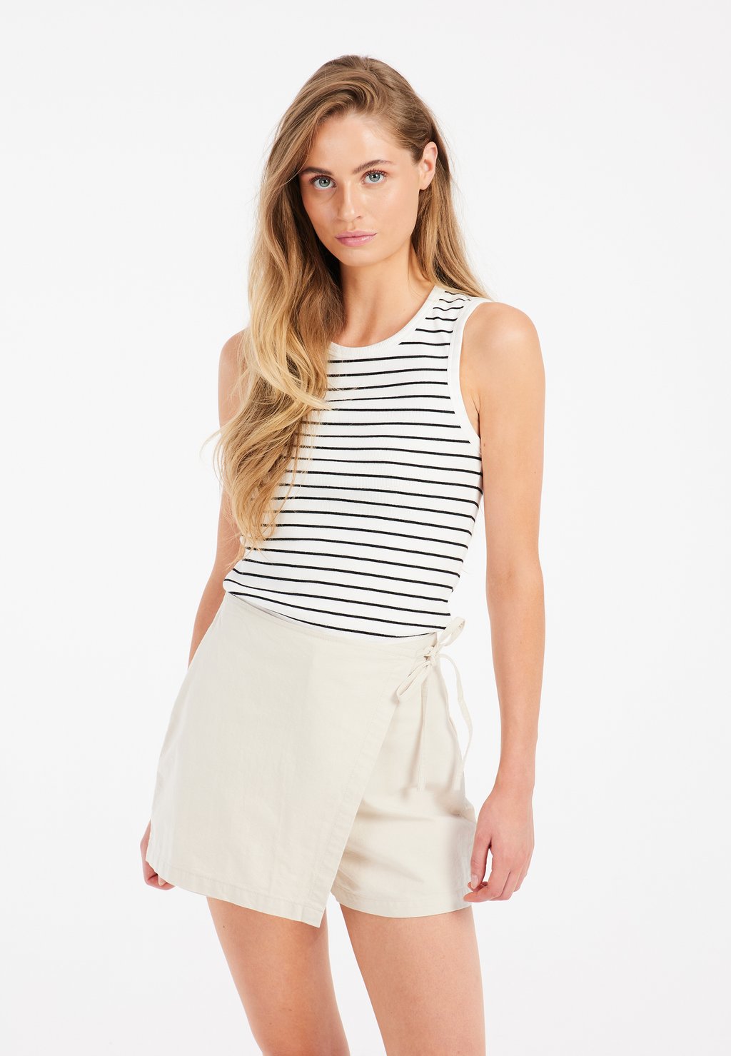 Топ ANISA Protest, молочный
Топ ANISA Protest, молочный