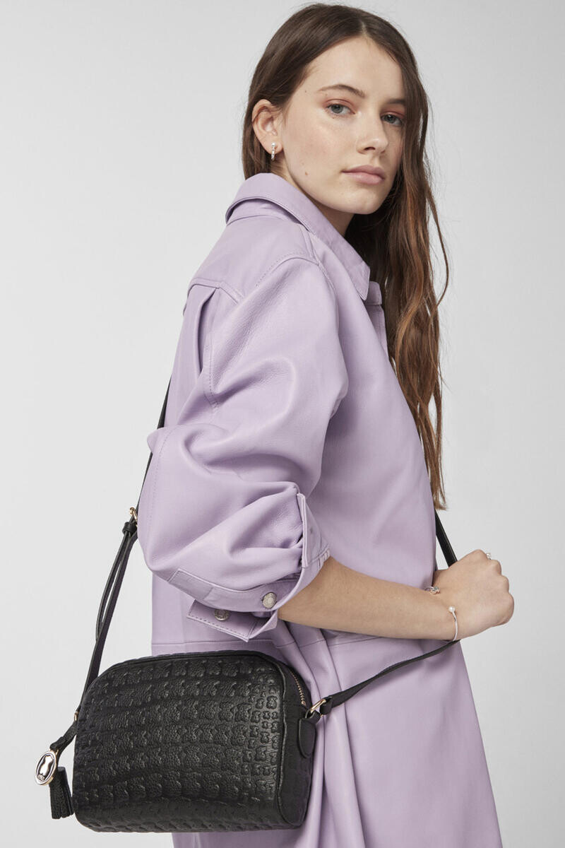 Черная кожаная сумка через плечо Sherton Tous, черный
Черная кожаная сумка через плечо Sherton Tous, черный