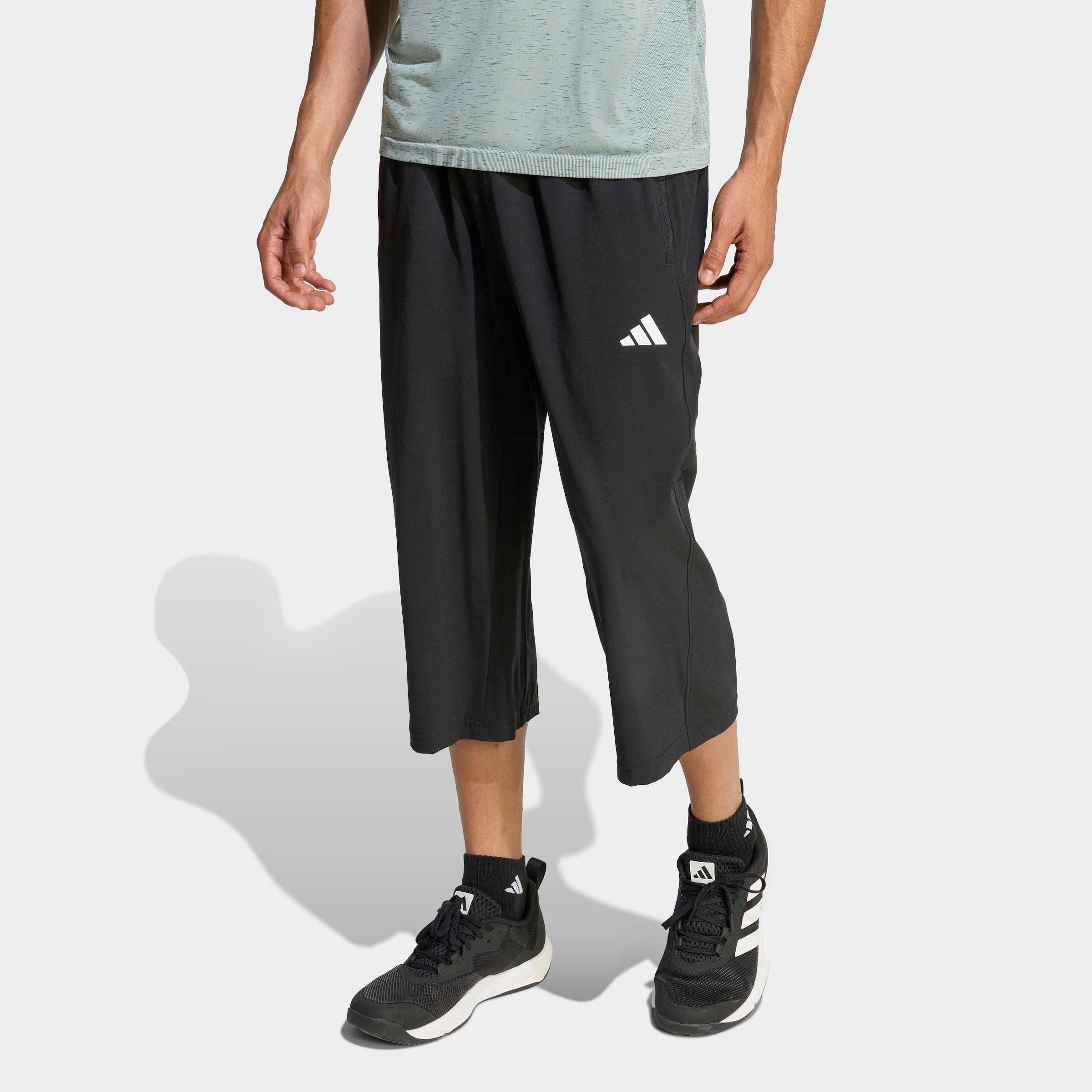 Adidas Performance Обычные тренировочные шорты в черном цвете
Adidas Performance Обычные тренировочные шорты в черном цвете