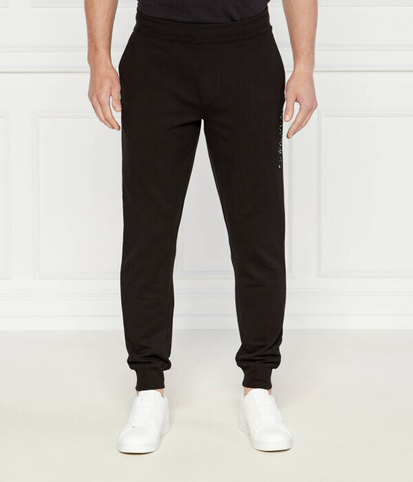 Спортивные штаны мужские Calvin Klein зауженные, черный
Спортивные штаны мужские Calvin Klein зауженные, черный