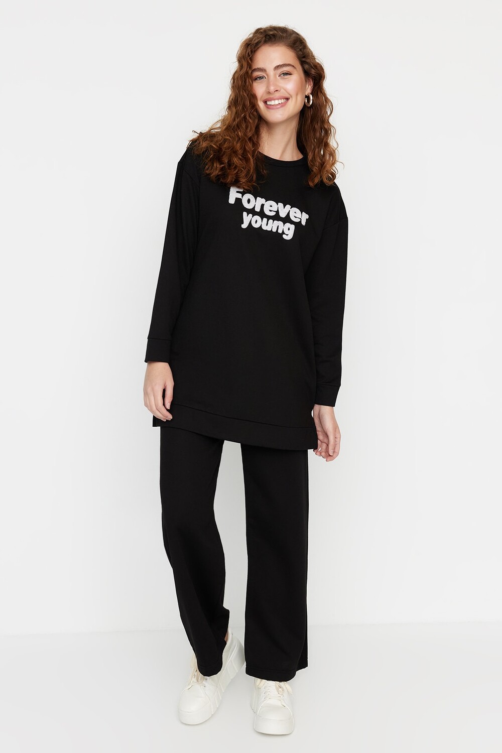Мягкий трикотажный спортивный костюм с принтом черного цвета и надписью Trendyol Modest, черный
Мягкий трикотажный спортивный костюм с принтом черного цвета и надписью Trendyol Modest, черный