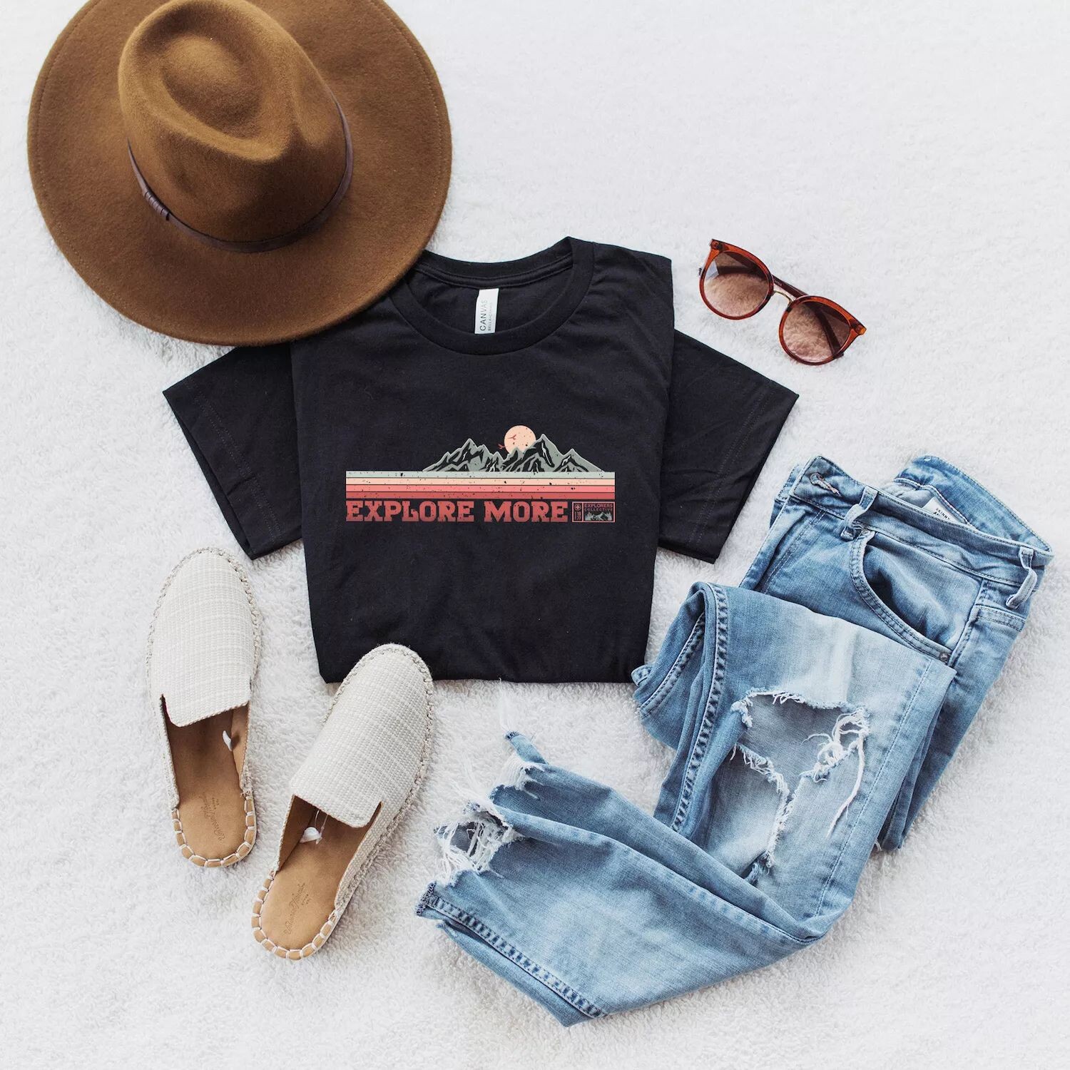 Узнать больше Футболка с короткими рукавами и рисунком «Горы» в стиле ретро Simply Sage Market
Узнать больше Футболка с короткими рукавами и рисунком «Горы» в стиле ретро Simply Sage Market