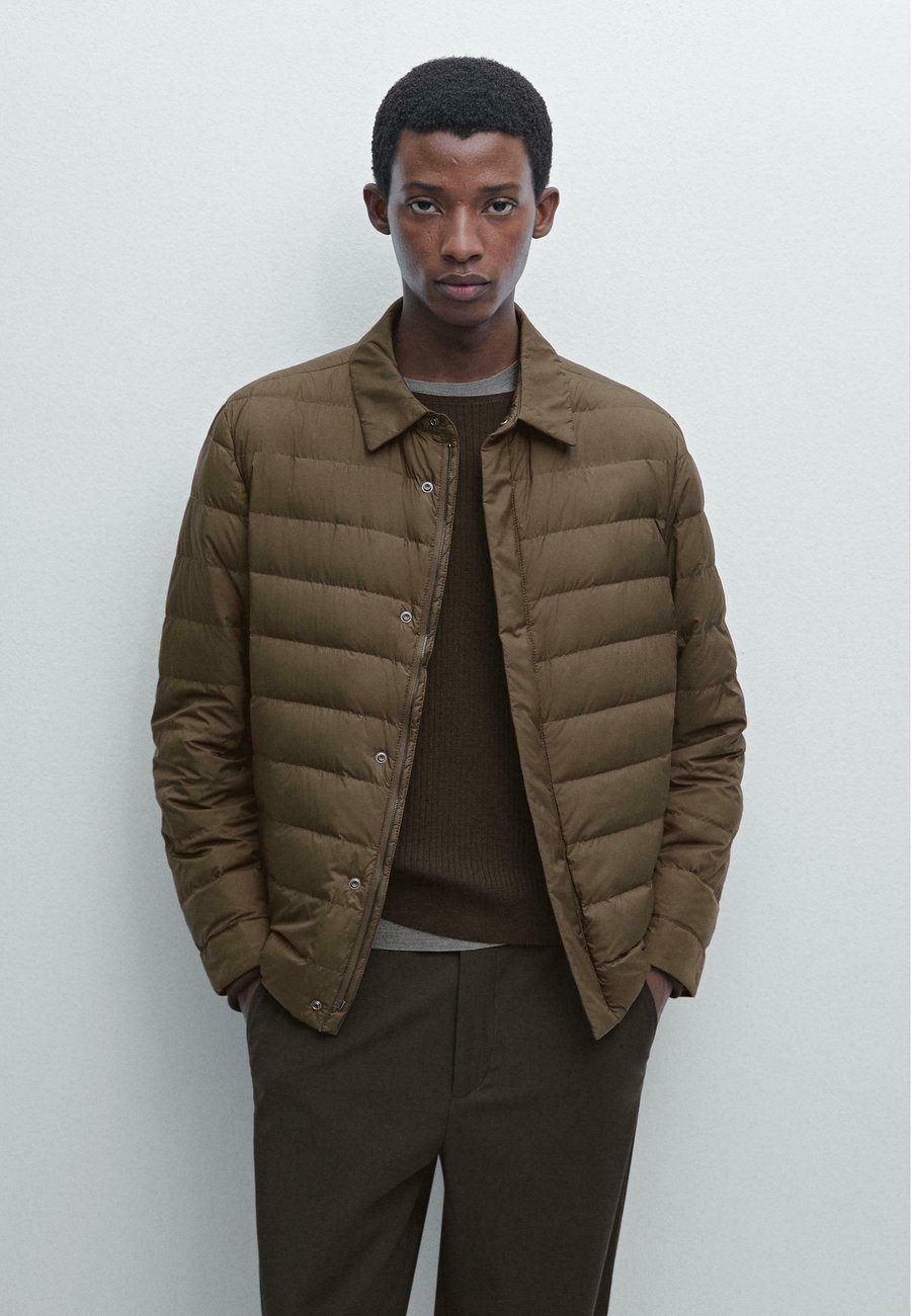Куртка Massimo Dutti WATER-REPELLENT ULTRA LIGHTWEIGHT DOWN, Dark Brown
Куртка Massimo Dutti WATER-REPELLENT ULTRA LIGHTWEIGHT DOWN, Dark Brown