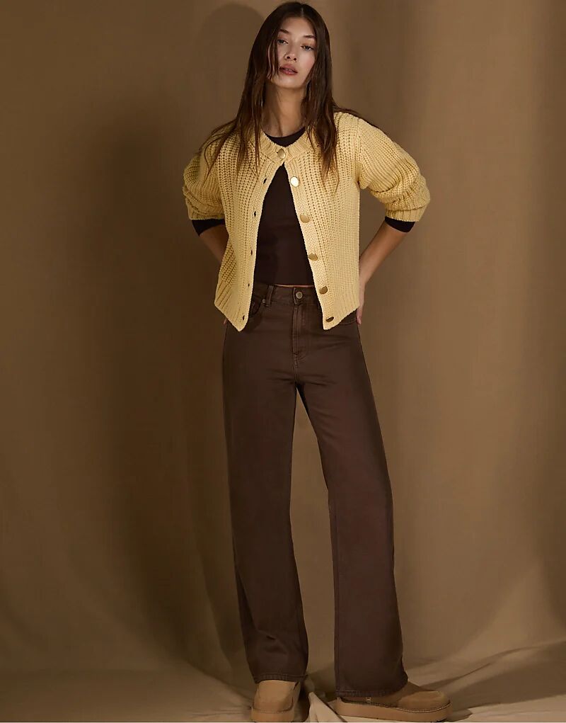 Прямые широкие джинсы Stradivarius D92 коричневого цвета
Прямые широкие джинсы Stradivarius D92 коричневого цвета