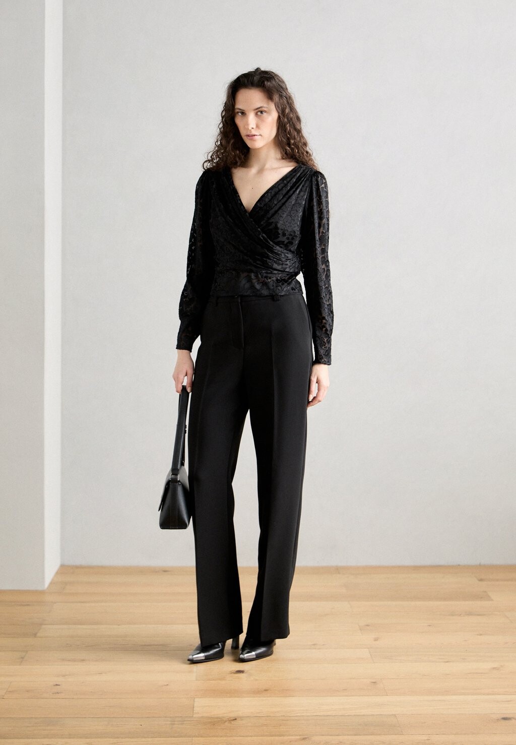 Блуза ANIMAL WRAP Scotch & Soda, черный
Блуза ANIMAL WRAP Scotch & Soda, черный