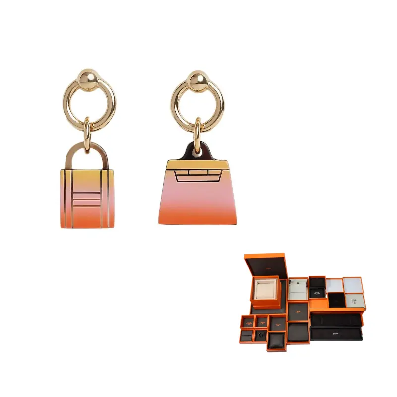 Серьги Amulettes Maroquinier для женщин HERMES
Серьги Amulettes Maroquinier для женщин HERMES