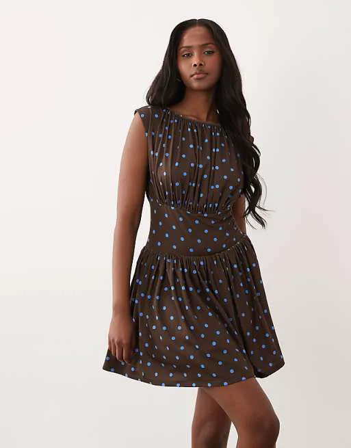Голубое и шоколадное платье мини в горошек без рукавов с завязкой на талии ASOS DESIGN
Голубое и шоколадное платье мини в горошек без рукавов с завязкой на талии ASOS DESIGN