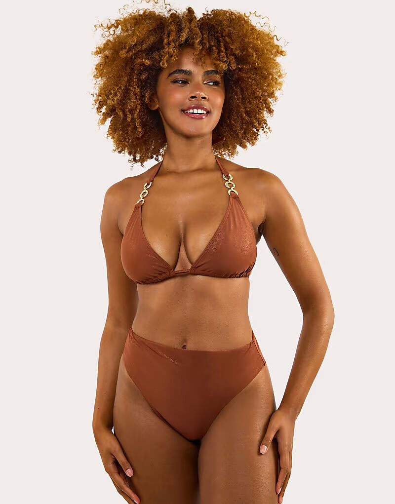 Лиф бикини Morgan с блестками и треугольными чашечками бронзового цвета Wolf & Whistle
Лиф бикини Morgan с блестками и треугольными чашечками бронзового цвета Wolf & Whistle