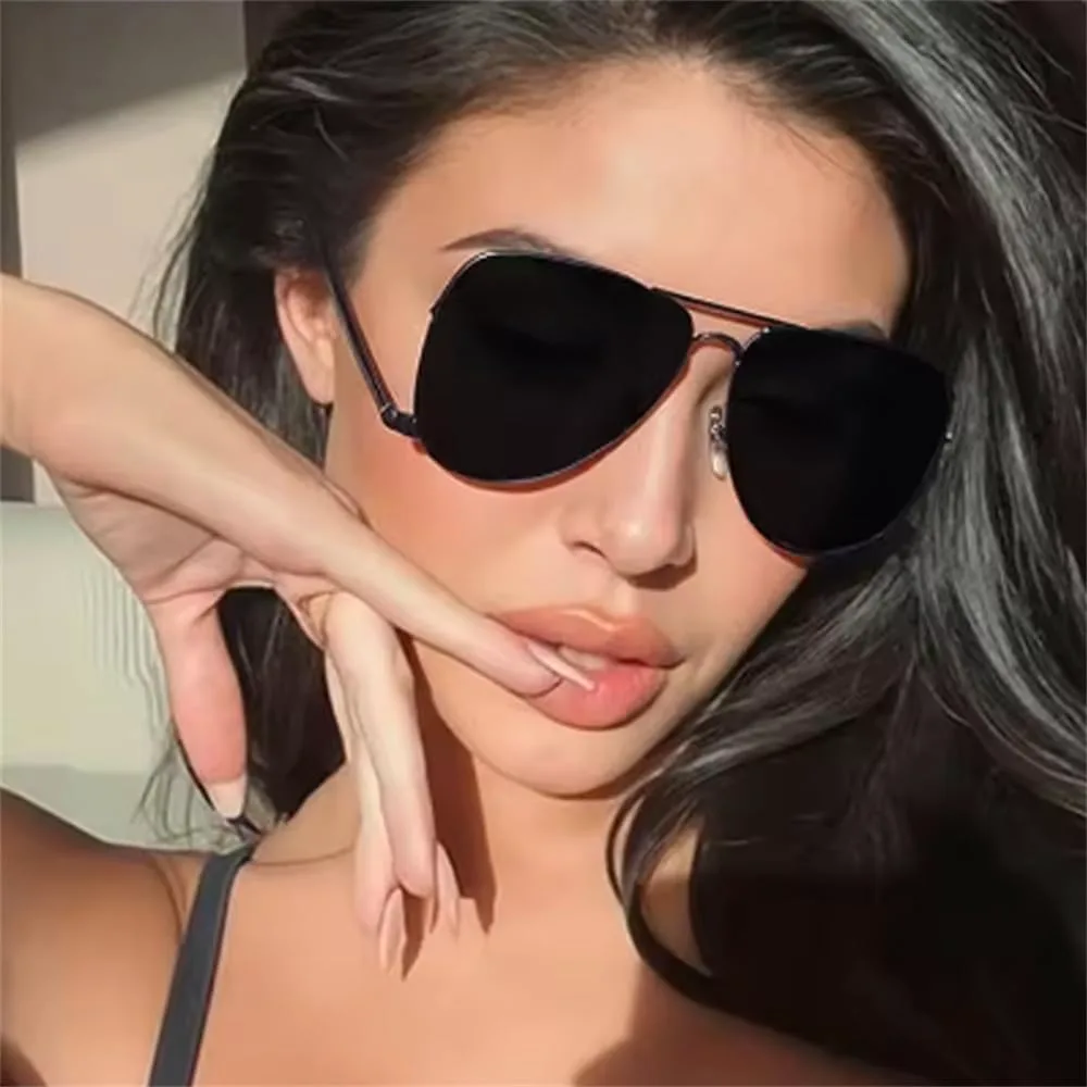 Модные солнцезащитные очки в крупной овальной оправе для женщин, винтажные панк-очки с металлической оправой для мужчин, солнцезащитные очки UV400 KTUCN, Black
Модные солнцезащитные очки в крупной овальной оправе для женщин, винтажные панк-очки с металлической оправой для мужчин, солнцезащитные очки UV400 KTUCN, Black