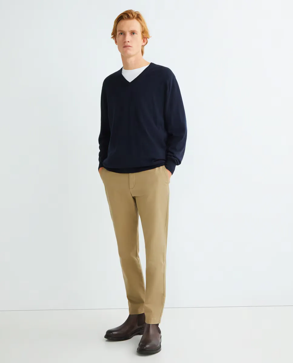 Мужской свитер из 100% шерсти мериноса с V-образным вырезом Alan Paine, тёмно-синий
Мужской свитер из 100% шерсти мериноса с V-образным вырезом Alan Paine, тёмно-синий