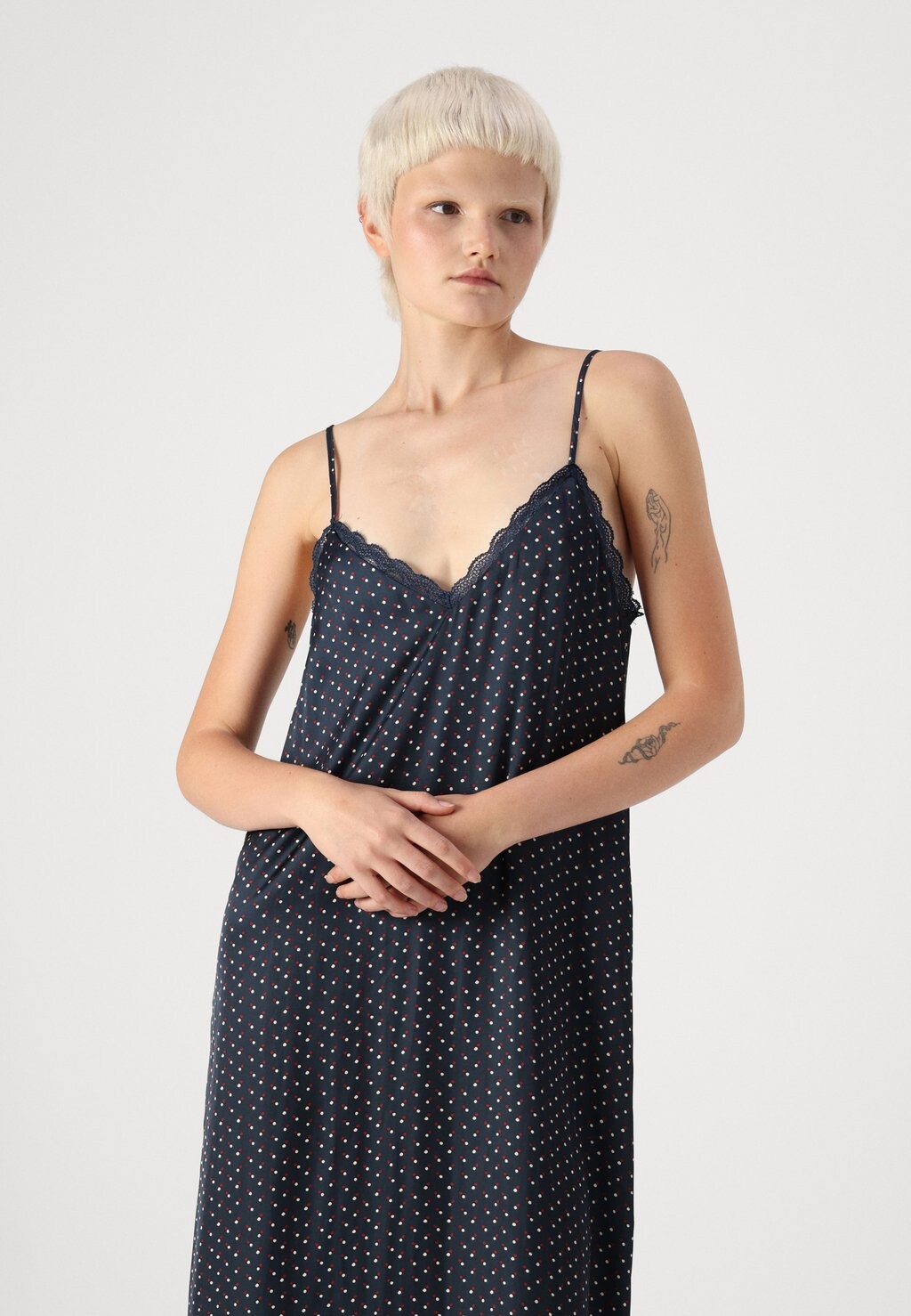 Платье макси PETAL Pepe Jeans, темно-синий
Платье макси PETAL Pepe Jeans, темно-синий