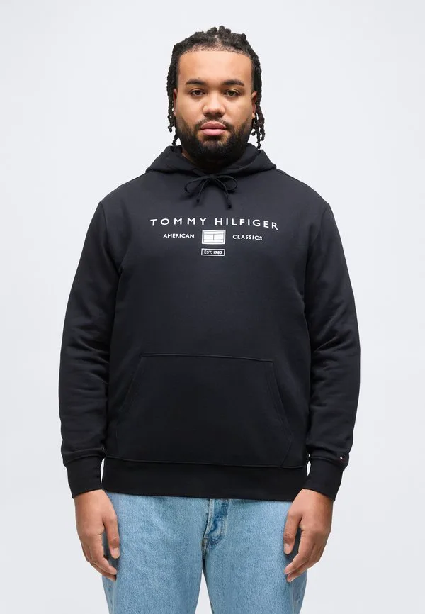 Толстовка с капюшоном и завязками из махровой ткани с логотипом plus Tommy Hilfiger, Black, Черный, Толстовка с капюшоном и завязками из махровой ткани с логотипом plus Tommy Hilfiger, Black
Толстовка с капюшоном и завязками из махровой ткани с логотипом plus Tommy Hilfiger, Black, Черный, Толстовка с капюшоном и завязками из махровой ткани с логотипом plus Tommy Hilfiger, Black