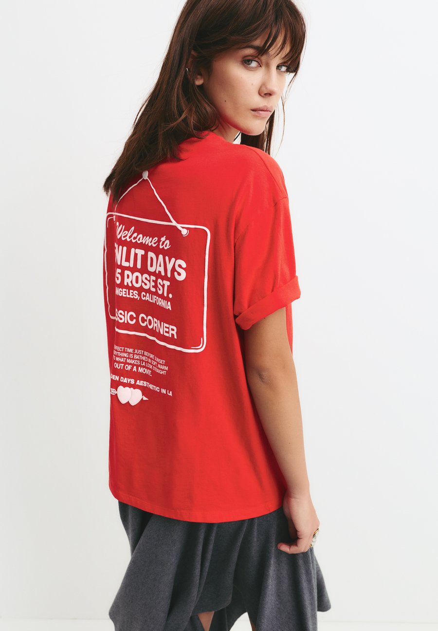 Футболка PULL&BEAR SUNLIT DAYS, Red
Футболка PULL&BEAR SUNLIT DAYS, Red