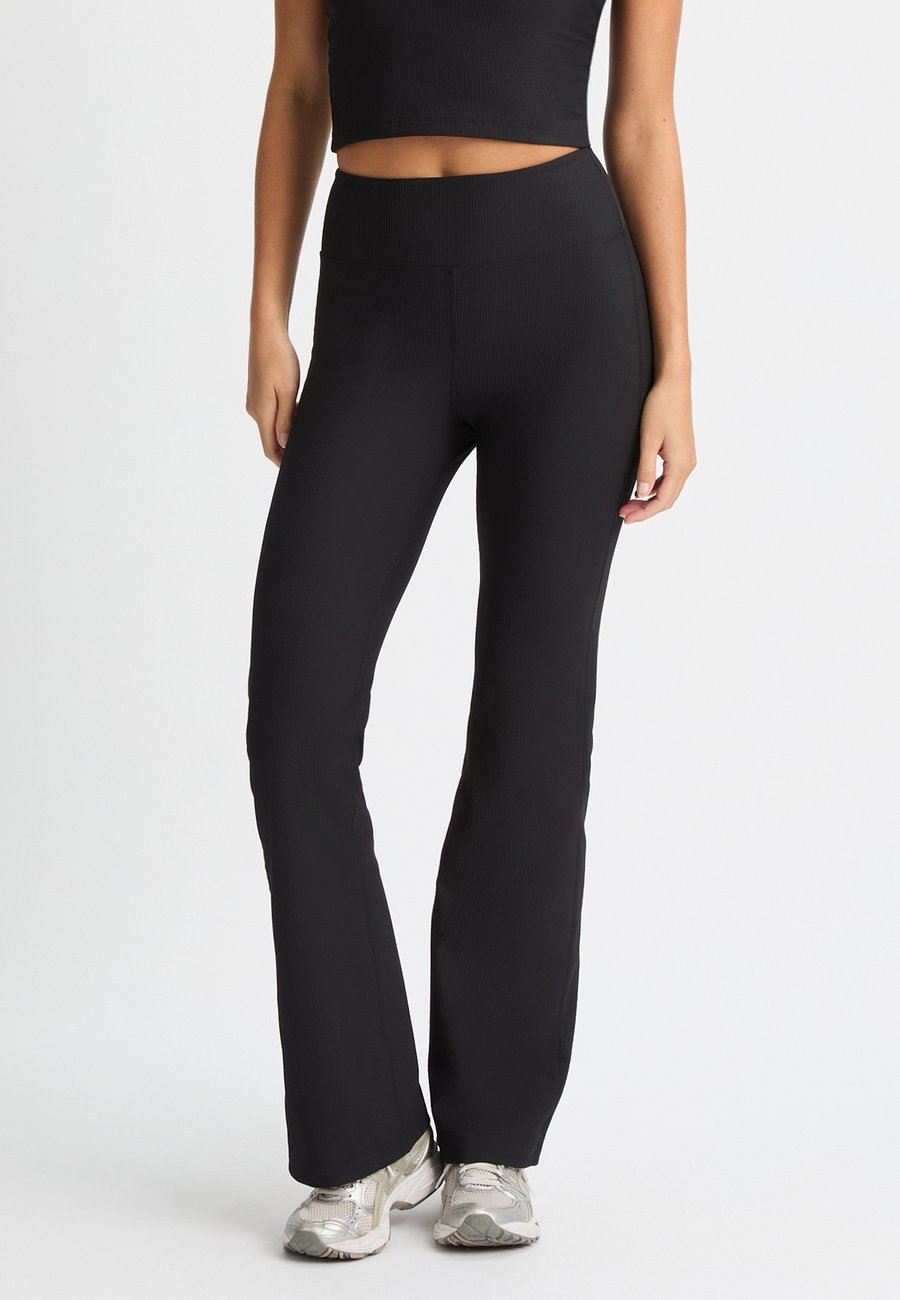 Брюки Röhnisch FLARE , Black
Брюки Röhnisch FLARE , Black