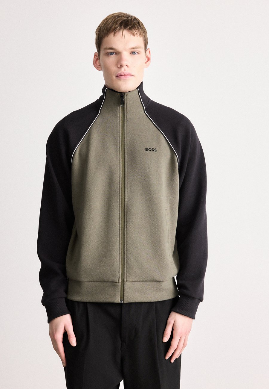 Толстовка BOSS JOIN, Dark Beige/Dark Green, Зеленый, Толстовка BOSS JOIN, Dark Beige/Dark Green
Толстовка BOSS JOIN, Dark Beige/Dark Green, Зеленый, Толстовка BOSS JOIN, Dark Beige/Dark Green