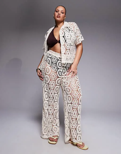 Кремовые широкие брюки крючком South Beach Curve
Кремовые широкие брюки крючком South Beach Curve