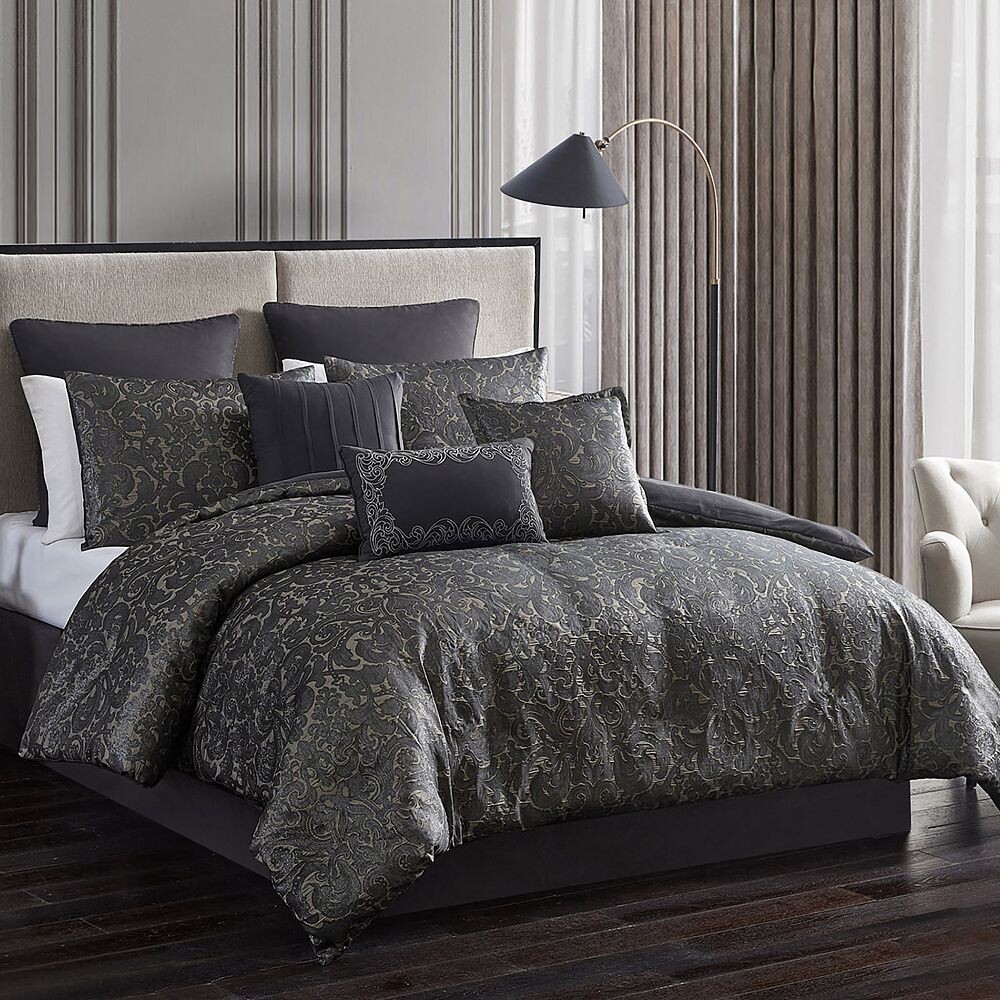 Набор одеял Riverbrook Home Delery с накидками и декоративными подушками, цвет Tan Black
Набор одеял Riverbrook Home Delery с накидками и декоративными подушками, цвет Tan Black
