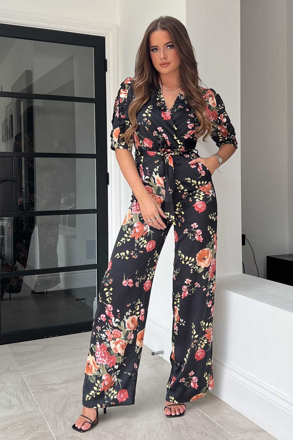 Комбинезон Fizz с рукавами-буфами и широкими штанинами черный с цветами Girl In Mind, черный
Комбинезон Fizz с рукавами-буфами и широкими штанинами черный с цветами Girl In Mind, черный