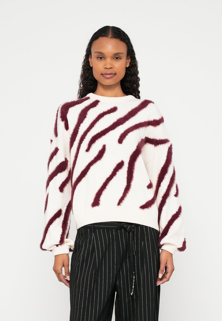 Джемпер Fabienne Chapot ZEBRA, Cosy White/Off-White
Джемпер Fabienne Chapot ZEBRA, Cosy White/Off-White