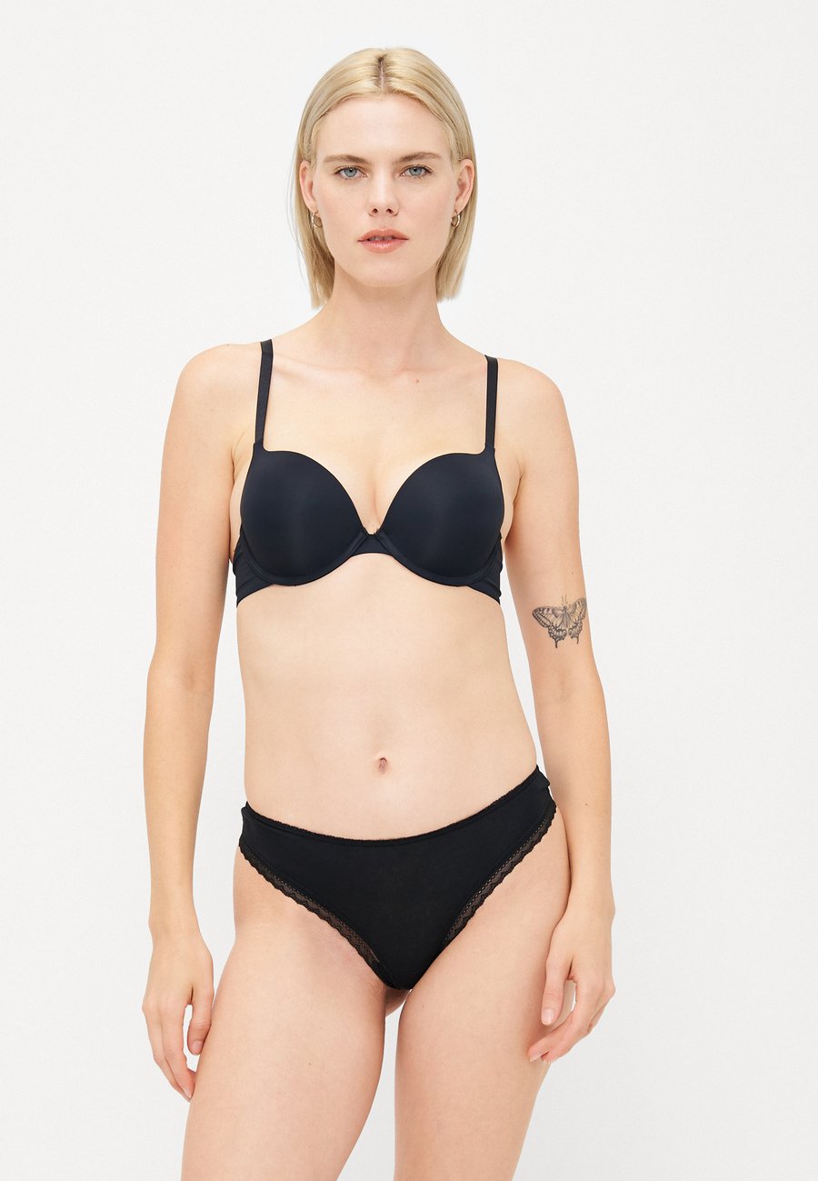 Трусы Schiesser CHEEKY 3 PACK , Red/Black/Red
Трусы Schiesser CHEEKY 3 PACK , Red/Black/Red