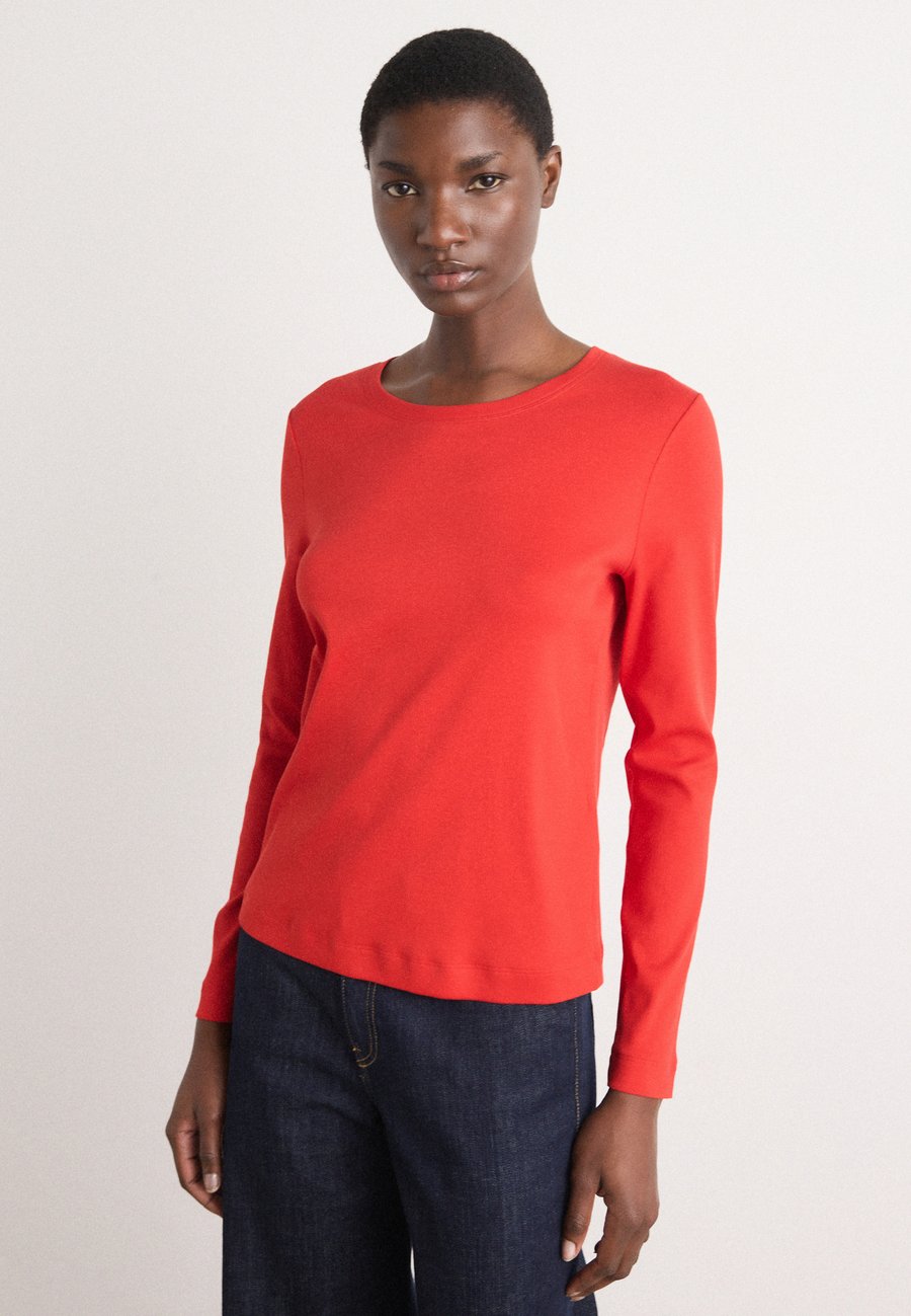 Топ Marc Cain Long sleeved top, Cranberry/Berry
Топ Marc Cain Long sleeved top, Cranberry/Berry