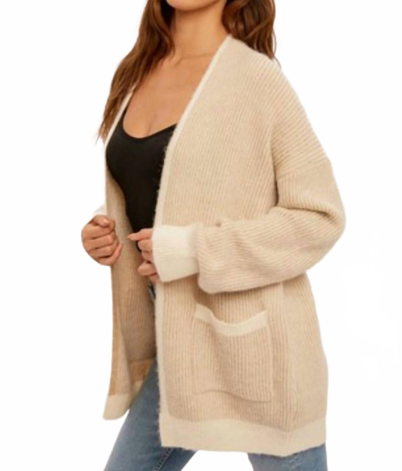 Двухцветный кардиган с полосками и открытым краем Natural/White Hem & Thread
Двухцветный кардиган с полосками и открытым краем Natural/White Hem & Thread