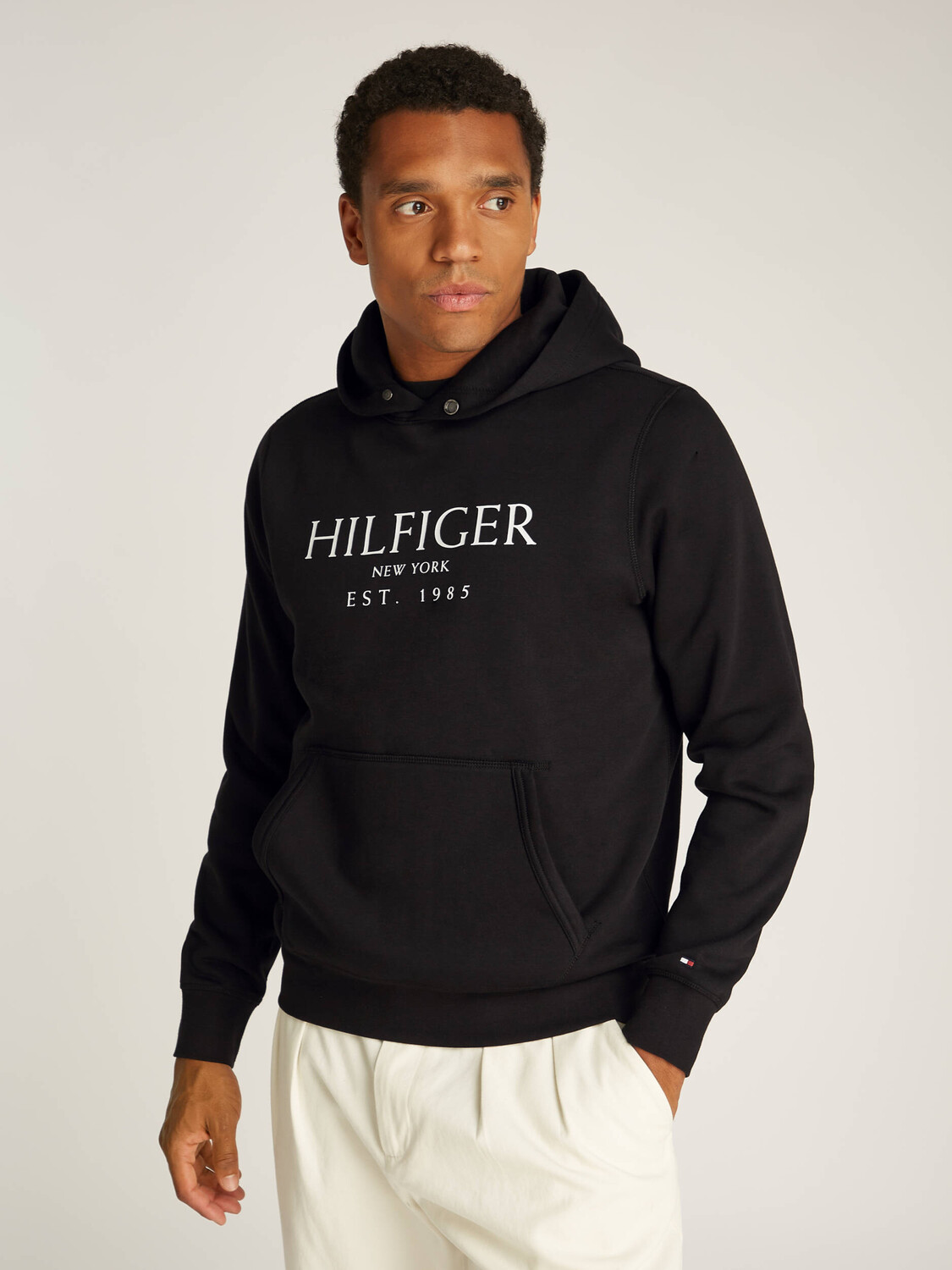 Толстовка Tommy Hilfiger Regular Fit, черный 
Толстовка Tommy Hilfiger Regular Fit, черный