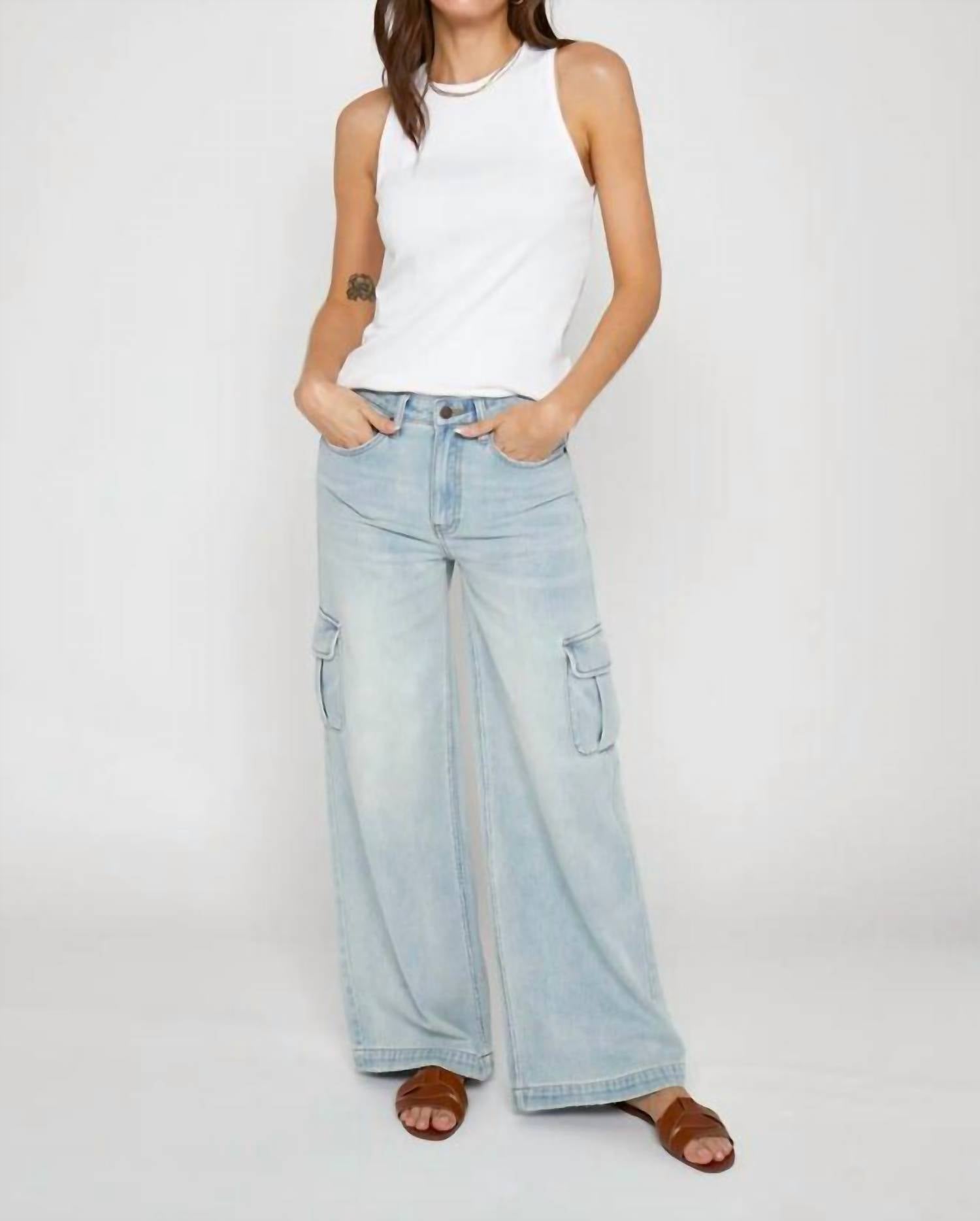 Джинсы-карго Madison Wide Leg в отеле "Калифорния" Oliver Logan, hotel california
Джинсы-карго Madison Wide Leg в отеле "Калифорния" Oliver Logan, hotel california