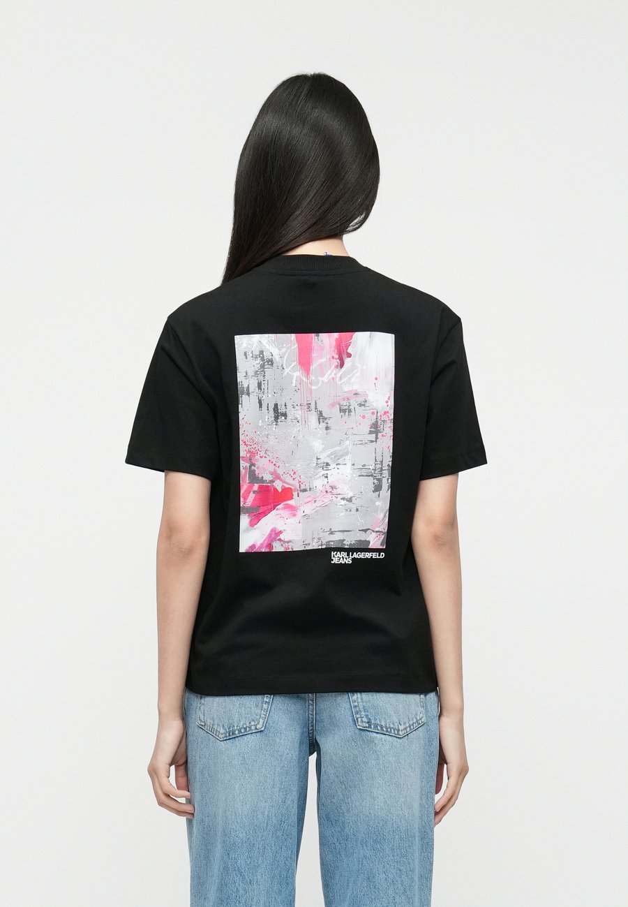 Футболка Karl Lagerfeld Jeans LOGO PAINT TEE, Black, Черный, Футболка Karl Lagerfeld Jeans LOGO PAINT TEE, Black
Футболка Karl Lagerfeld Jeans LOGO PAINT TEE, Black, Черный, Футболка Karl Lagerfeld Jeans LOGO PAINT TEE, Black
