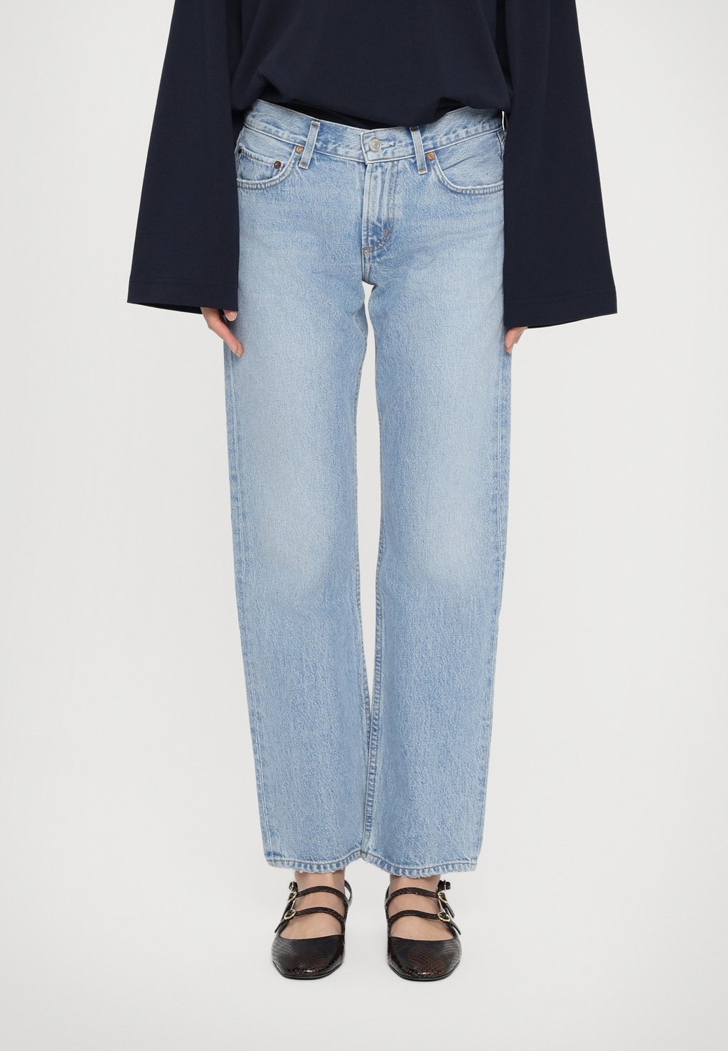 Джинсы свободного кроя AMBER Agolde, светло-голубой
Джинсы свободного кроя AMBER Agolde, светло-голубой