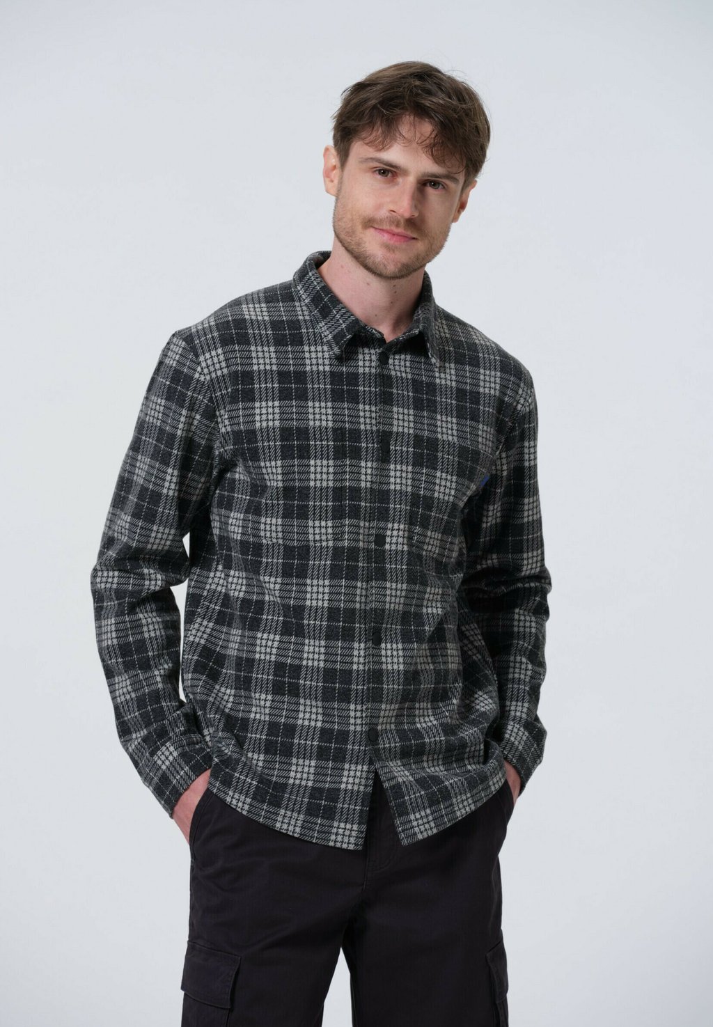 Рубашка HELLESBY Luhta, черный
Рубашка HELLESBY Luhta, черный