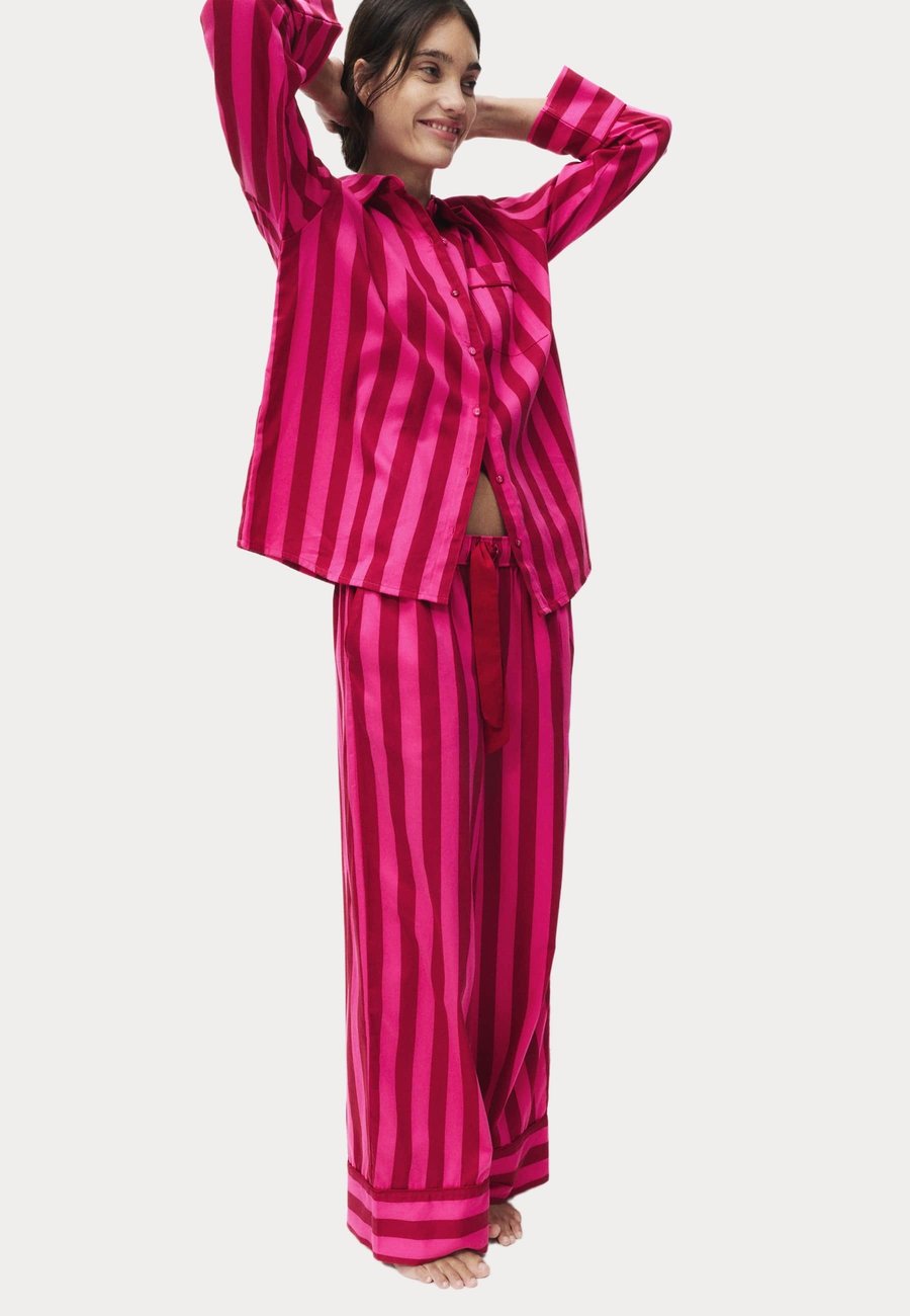 Пижамный комплект Marks & Spencer STRIPED SET, Pink Mix/Pink
Пижамный комплект Marks & Spencer STRIPED SET, Pink Mix/Pink