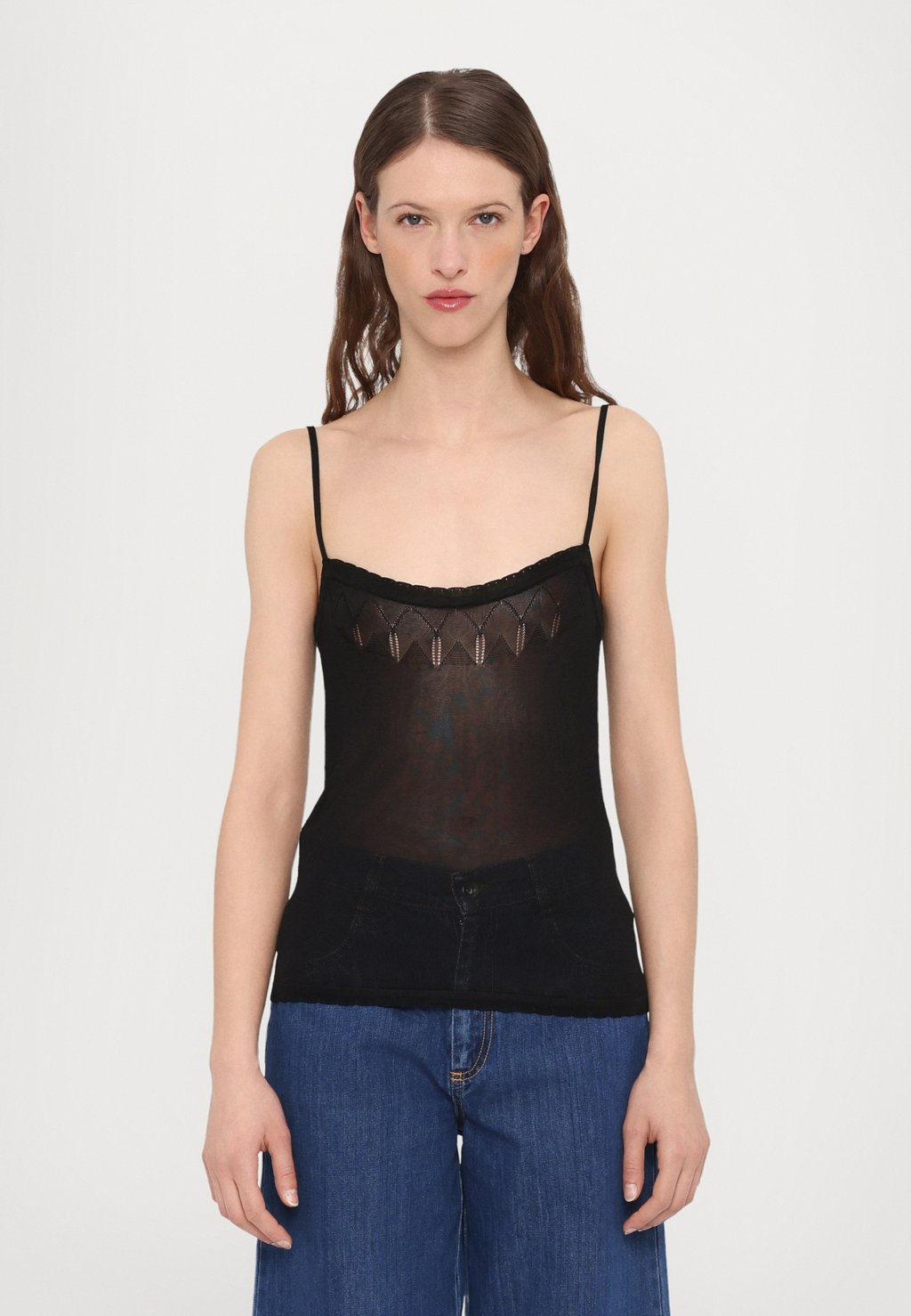 Топ SELFIE TRANSLUCENT 032c, светло-голубой
Топ SELFIE TRANSLUCENT 032c, светло-голубой