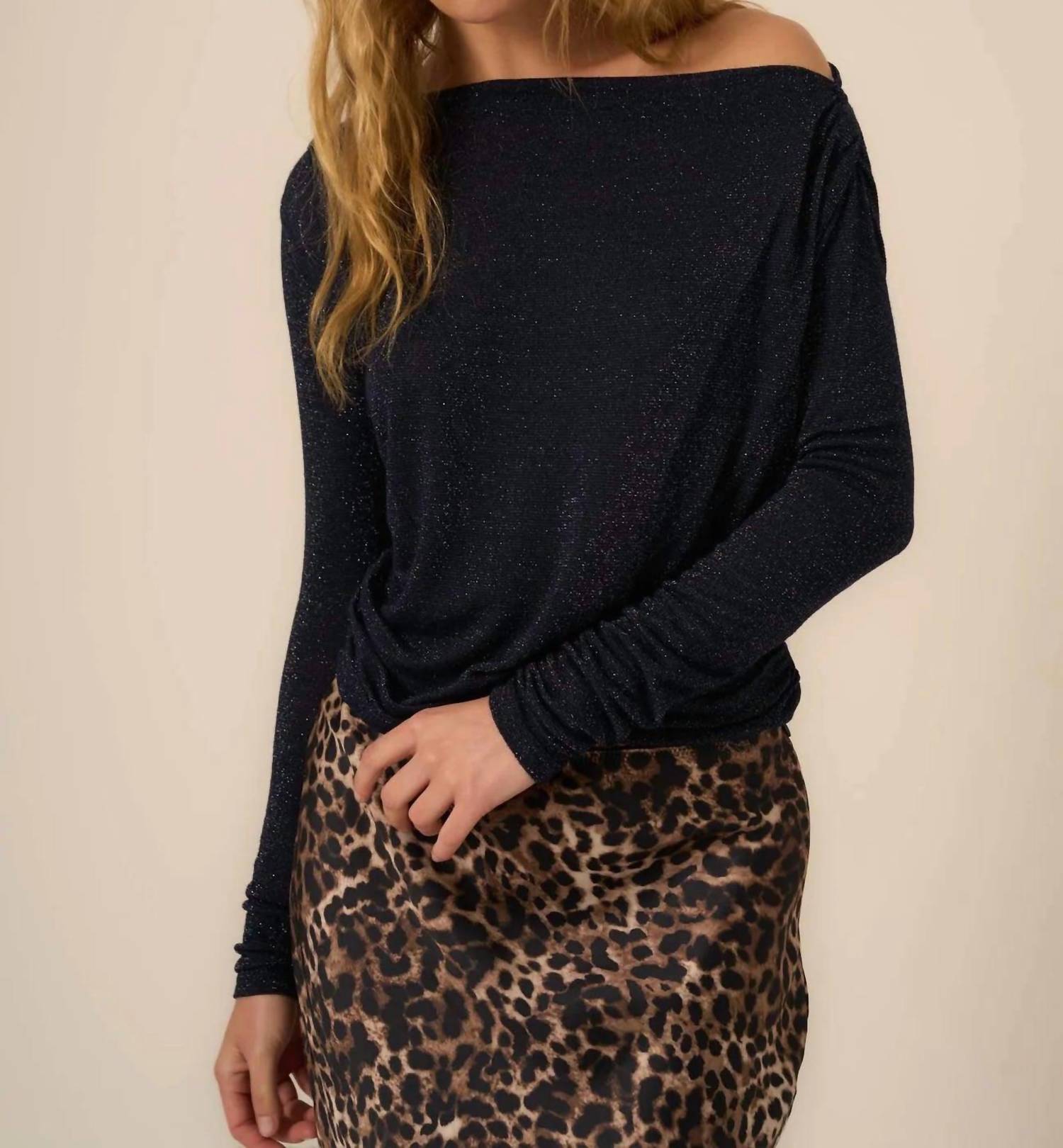 Топ с длинным рукавом Feeling It в темно-синем PROJECT SOCIAL T
Топ с длинным рукавом Feeling It в темно-синем PROJECT SOCIAL T