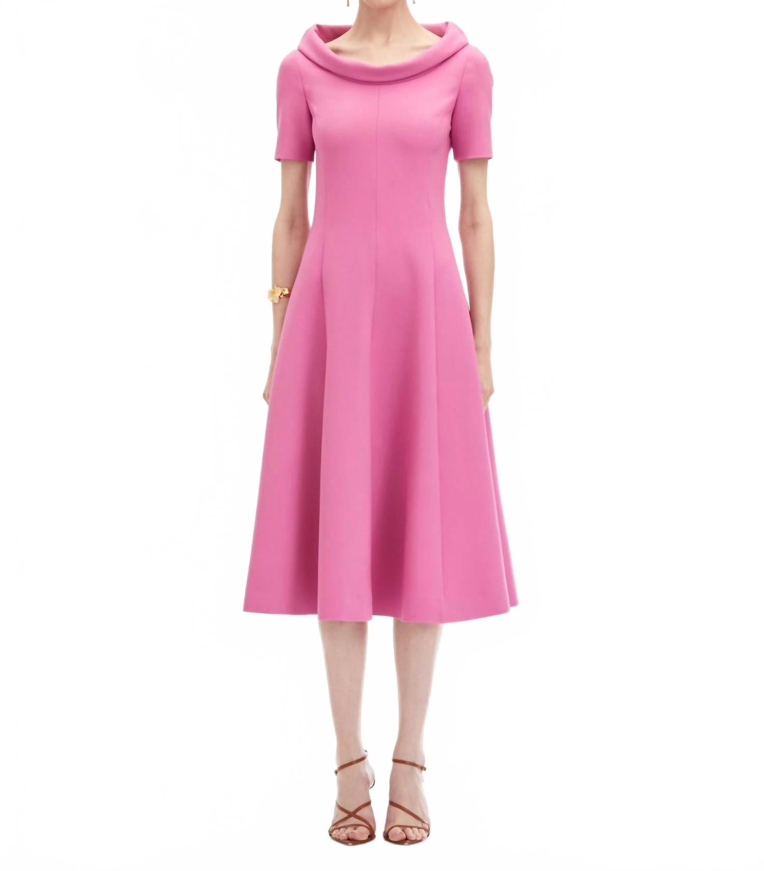 25Rn244Dsw платье с коротким рукавом, воротником-воронкой и эластичной посадкой в цвете розового шиповника Oscar de la Renta
25Rn244Dsw платье с коротким рукавом, воротником-воронкой и эластичной посадкой в цвете розового шиповника Oscar de la Renta