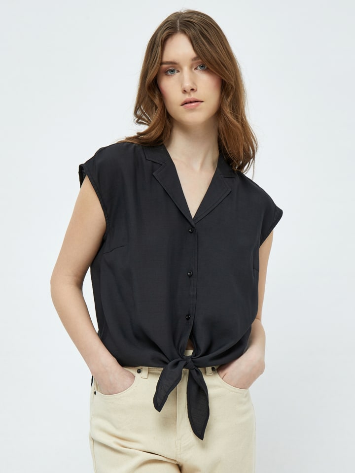 Рубашка черного цвета Peppercorn
Рубашка черного цвета Peppercorn