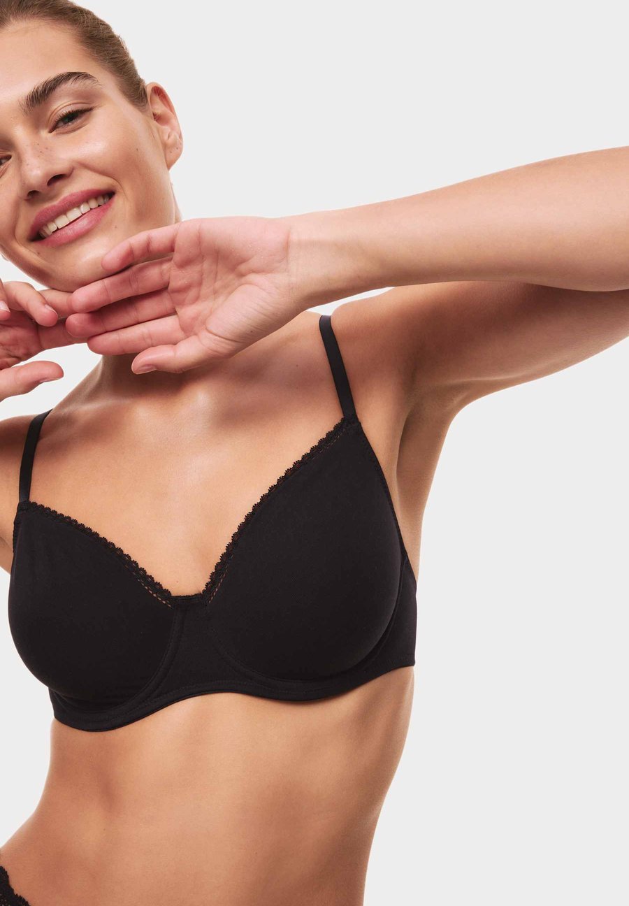 Бюстгальтер Marks & Spencer 3PK RICH WIRED FULL CUP, Black Mix/Black
Бюстгальтер Marks & Spencer 3PK RICH WIRED FULL CUP, Black Mix/Black