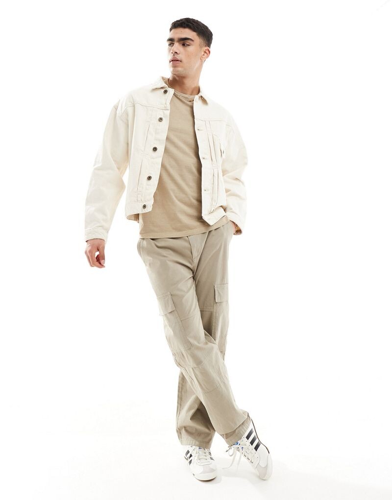 Jack & Jones — джинсовая куртка квадратной формы цвета экрю с передними карманами
Jack & Jones — джинсовая куртка квадратной формы цвета экрю с передними карманами