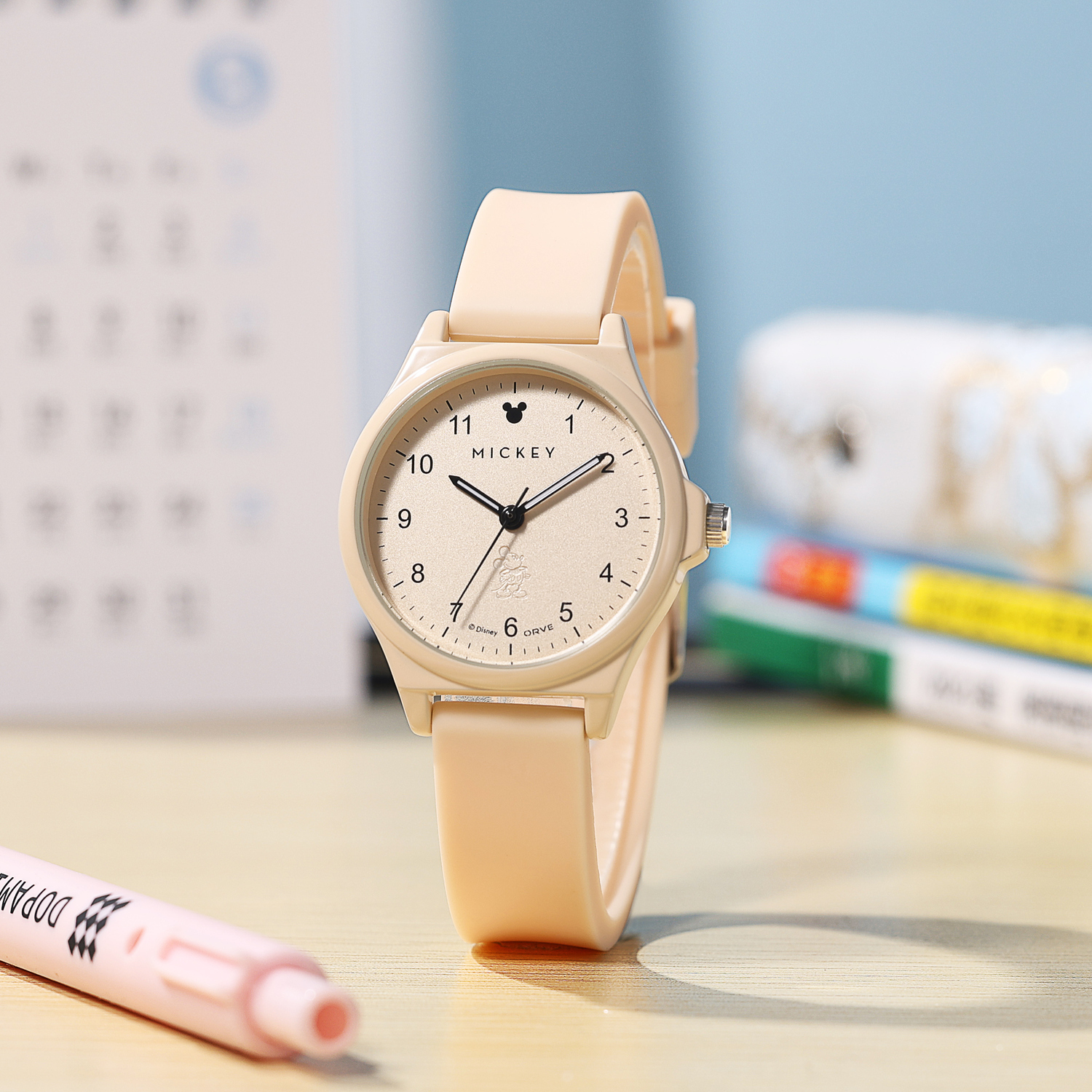 Disney Микки серия кварцевый механизм силиконовый ремешок женские часы Yellow циферблат
Disney Микки серия кварцевый механизм силиконовый ремешок женские часы Yellow циферблат