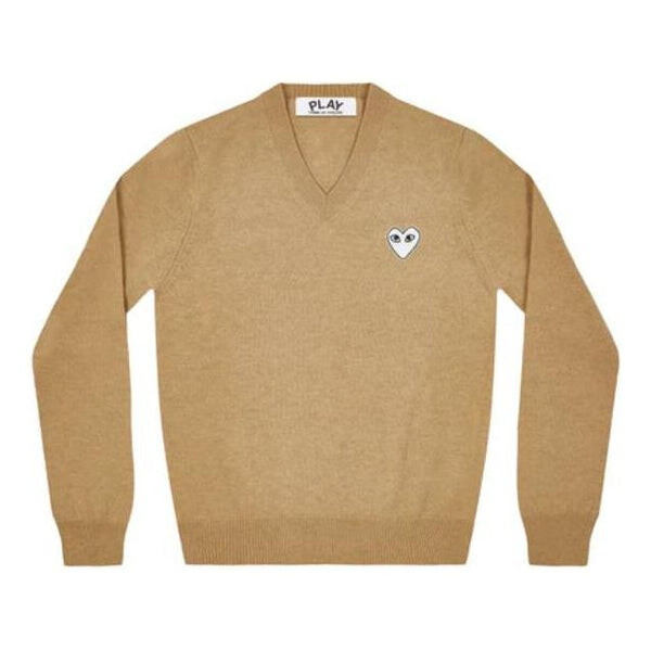 Свитер v-neck pullover white emblem 'camel' Comme Des Garcons Play, бежевый
Свитер v-neck pullover white emblem 'camel' Comme Des Garcons Play, бежевый