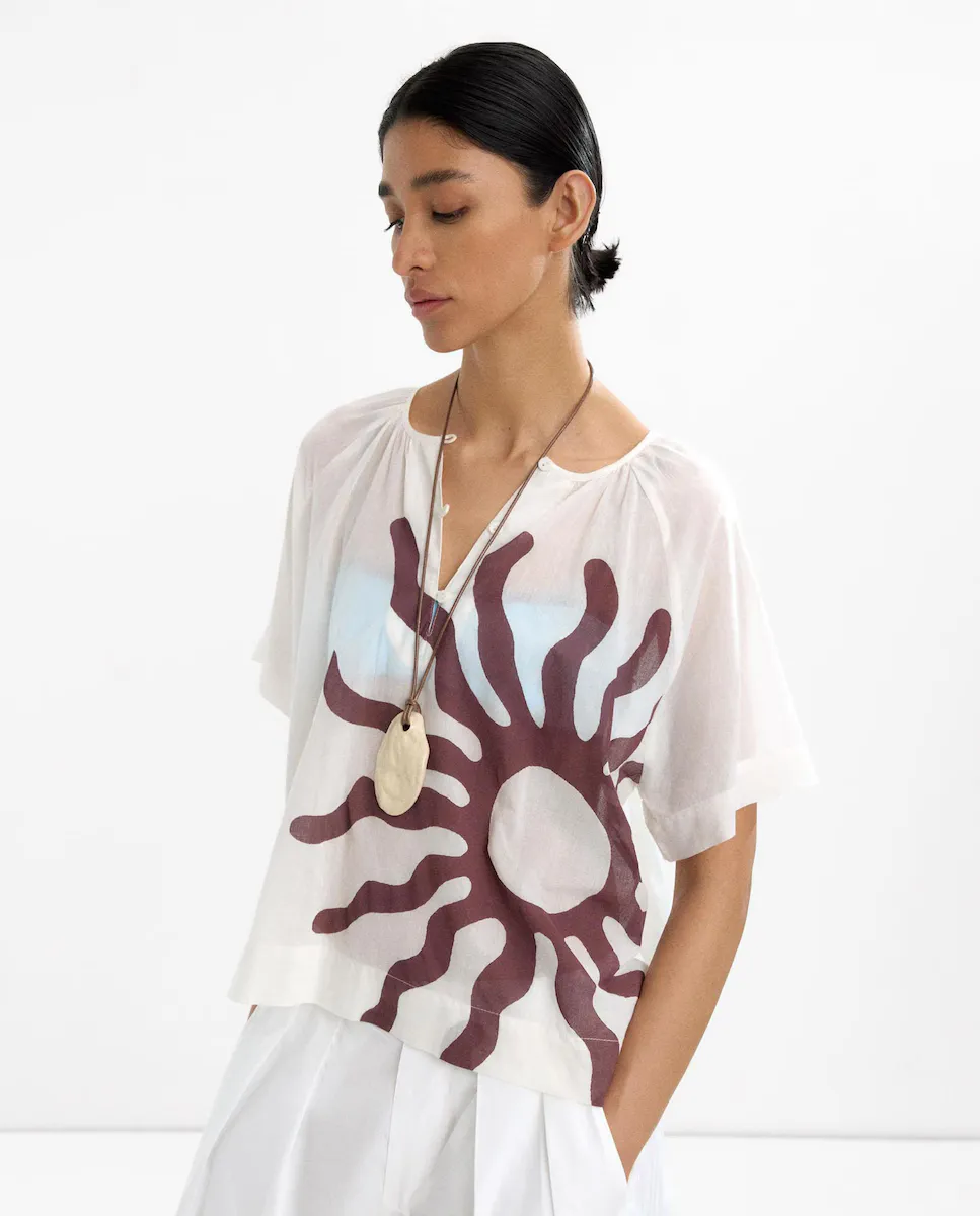 Женская блуза из 100% хлопка полупрозрачная с принтом на груди Parfois, белый
Женская блуза из 100% хлопка полупрозрачная с принтом на груди Parfois, белый