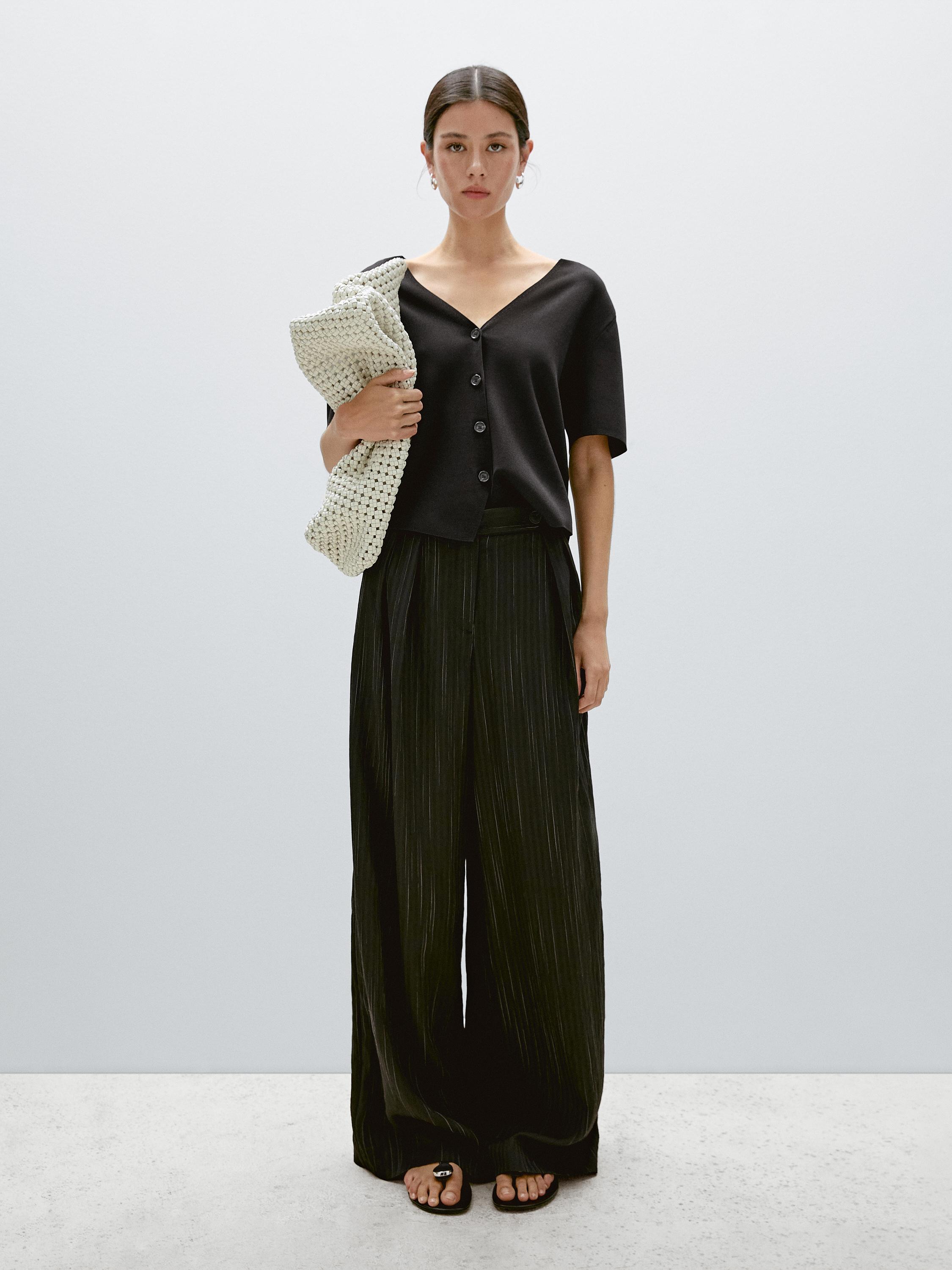 Кардиган с короткими рукавами из струящейся вязки Massimo Dutti, черный
Кардиган с короткими рукавами из струящейся вязки Massimo Dutti, черный