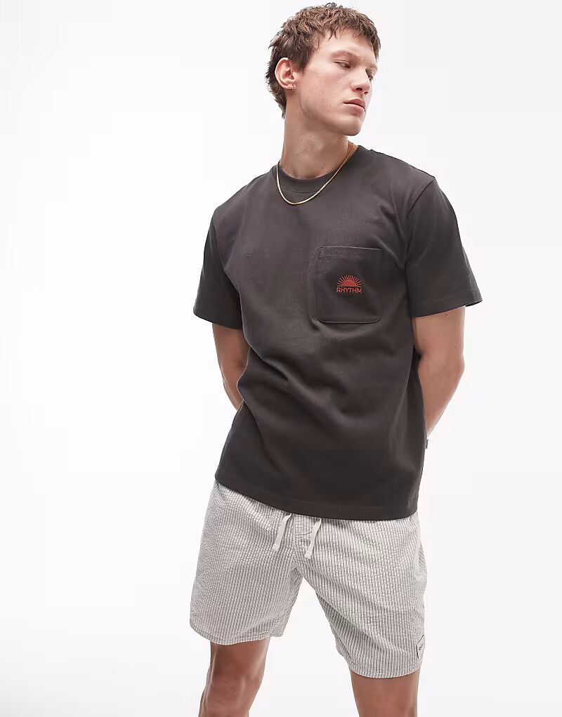Футболка с короткими рукавами и винтажной эмблемой Rhythm heavy в угольно-черном цвете
Футболка с короткими рукавами и винтажной эмблемой Rhythm heavy в угольно-черном цвете