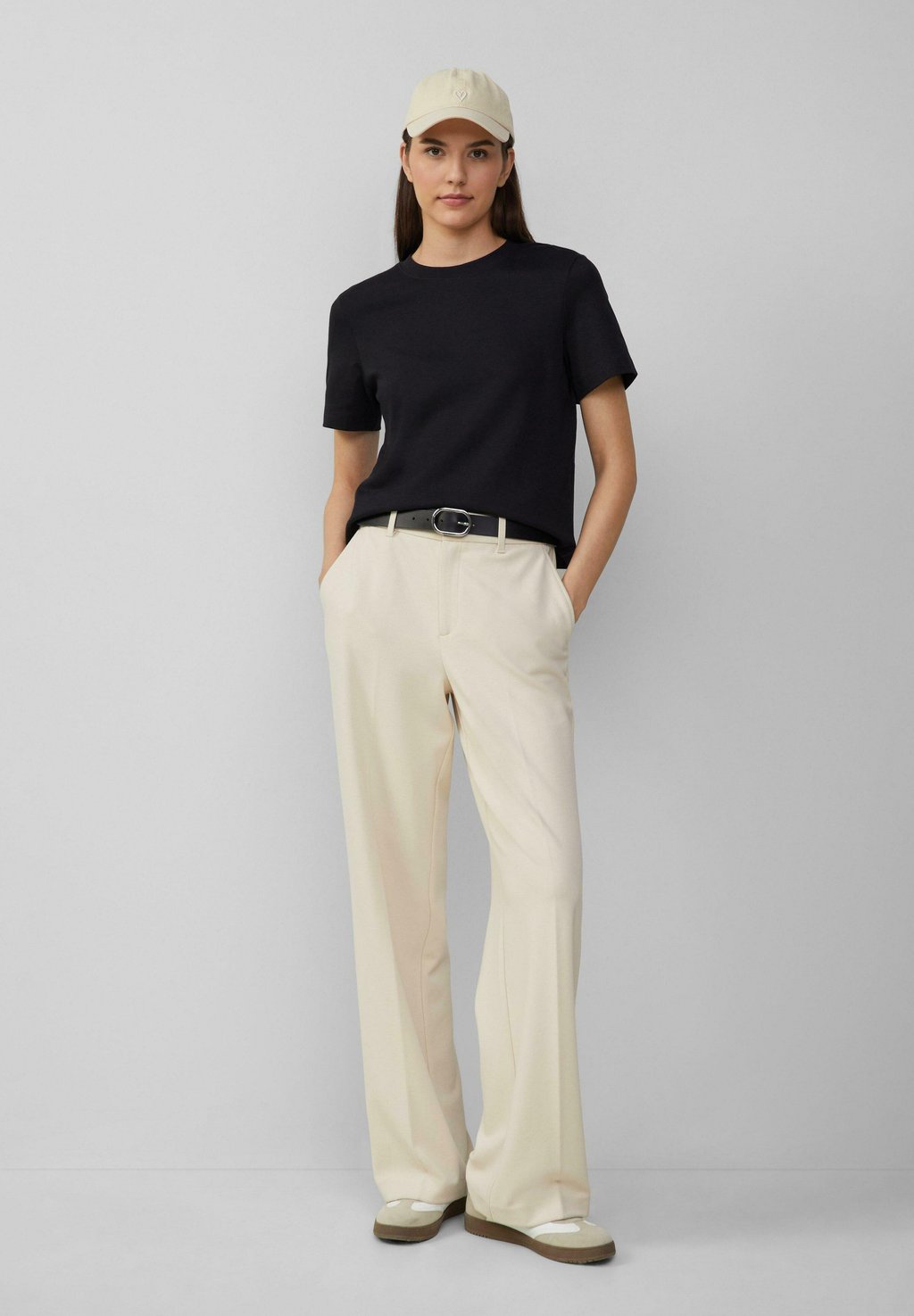 Базовая футболка s.Oliver, черный
Базовая футболка s.Oliver, черный