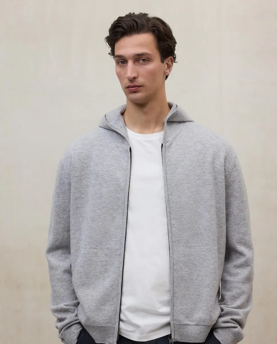 Мужская тонкая вязаная куртка с капюшоном и застежкой-молнией Ecoalf, светло-серый
Мужская тонкая вязаная куртка с капюшоном и застежкой-молнией Ecoalf, светло-серый