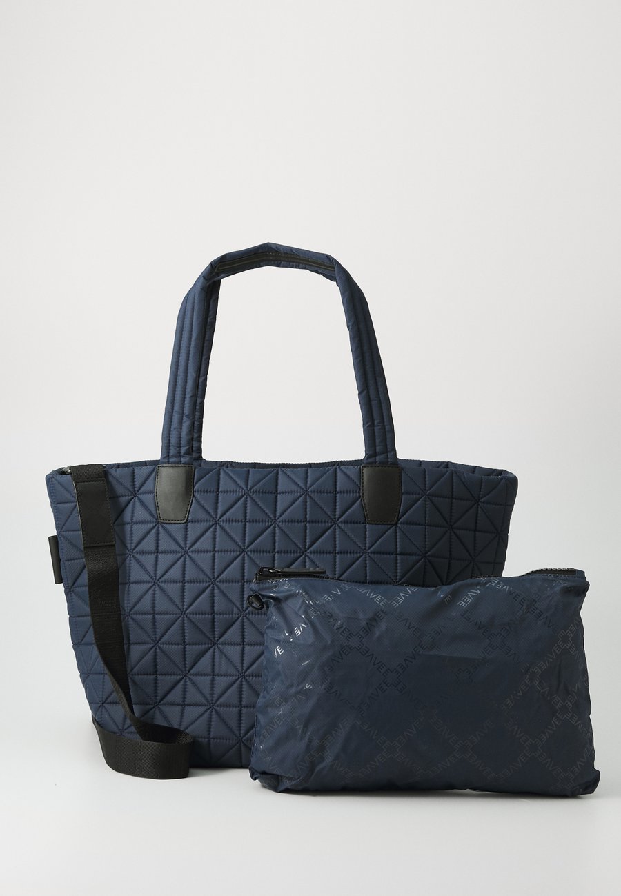 Сумка-шоппер Vee Collective TOTE MEDIUM, Midnight Blue/Blue
Сумка-шоппер Vee Collective TOTE MEDIUM, Midnight Blue/Blue
